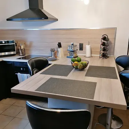 Charmante Maison A בית נופש Reynès